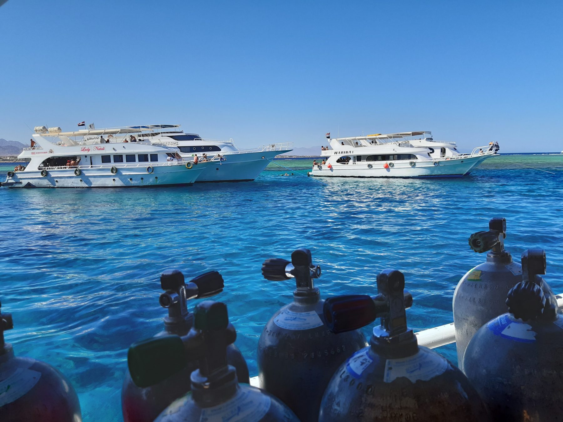 Egyptian-dive-boats-and-tanks-credit-The-Reef-World-Foundation